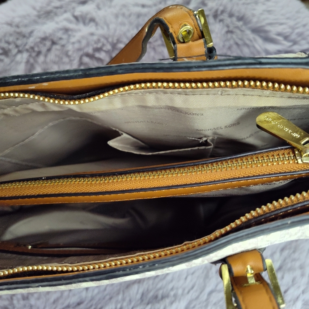 Michael Kors Voyager Two Tone Logo Tote Bag - Picture 10 of 15